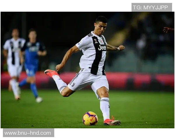 从朴实无华到荣耀之巅 讲述一位简朴足球球星的成长与奋斗历程 从朴实无华到荣耀之巅 讲述一位简朴足球球星的成长与奋斗历程